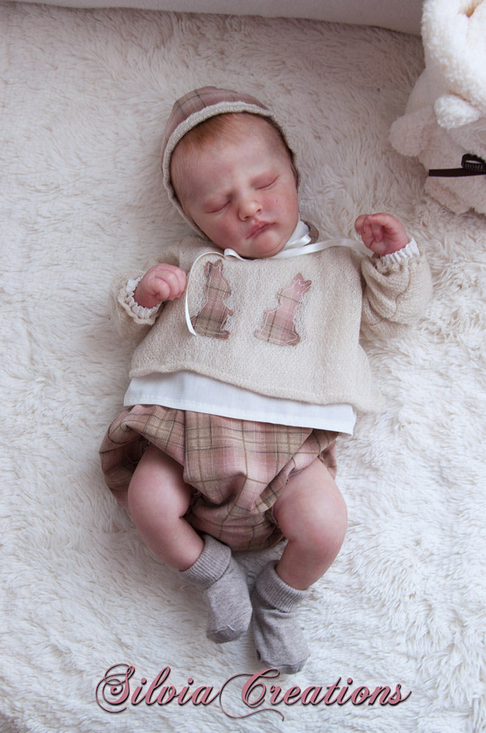 Bebê Reborn Kit Owen Dormindo menino vista 4