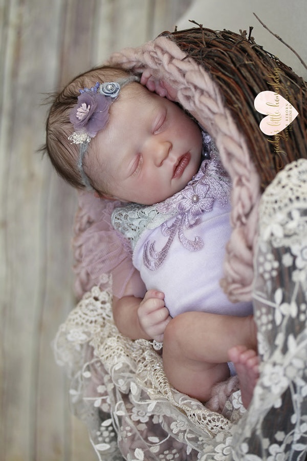 Bebê Reborn kit Skya dormindo vista 2